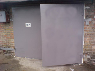 Гаражные ворота - 2-листовые гаражные ворота, утеплитель(URSA), запоры, замок, калитка